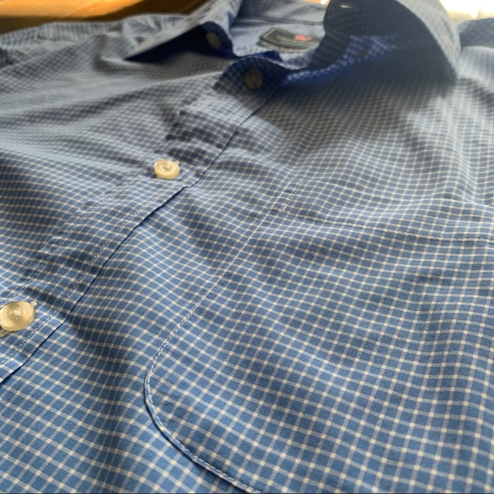 Vineyard Vines Button Down - image 5